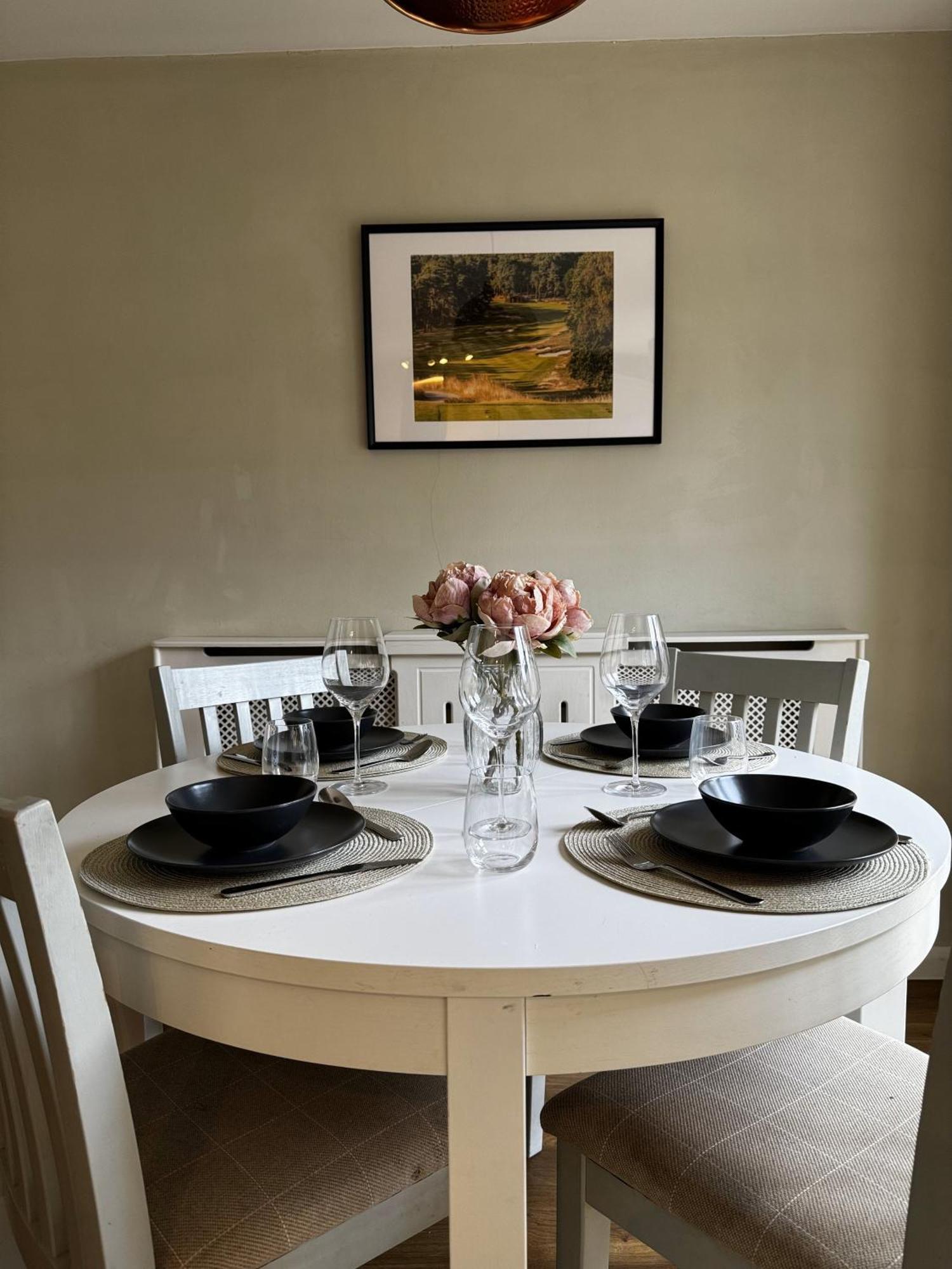 Chieveley Mews By Sarrochic Villa Sunningdale Exterior photo